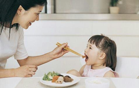 吃瓜娱乐君保姆带孩子